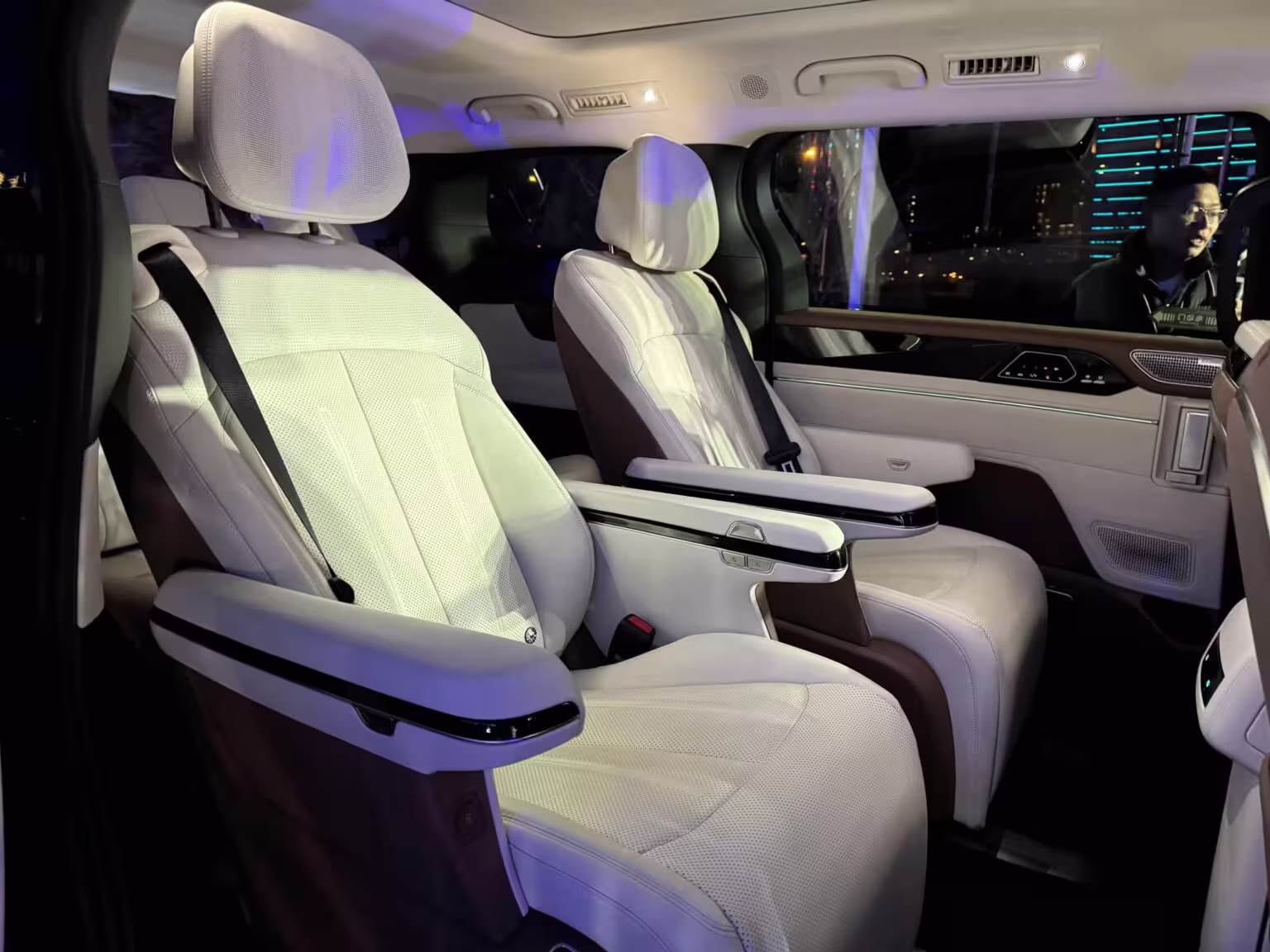 BYD M9